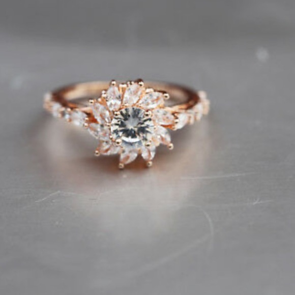 New Rose gold plated gorgeous ring - Picture 4 of 7